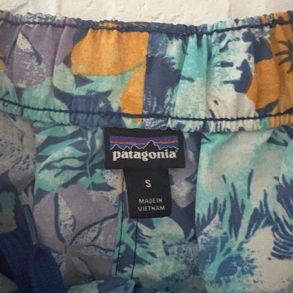 Floral Tropical Print Women's Shorts - Navy & Yellow